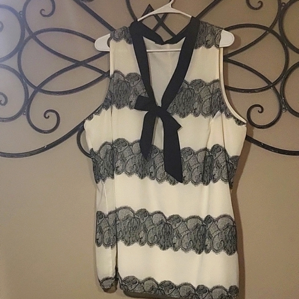 MAURICES BLACK/WHITE DRESS TOP